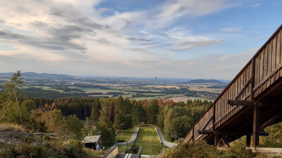 ModelX2016's tweet photo. #Oberlausitz #LöbauerBerg #Kottmar Skischanze 🌤❤ https://t.co/YBBmpLAF0O