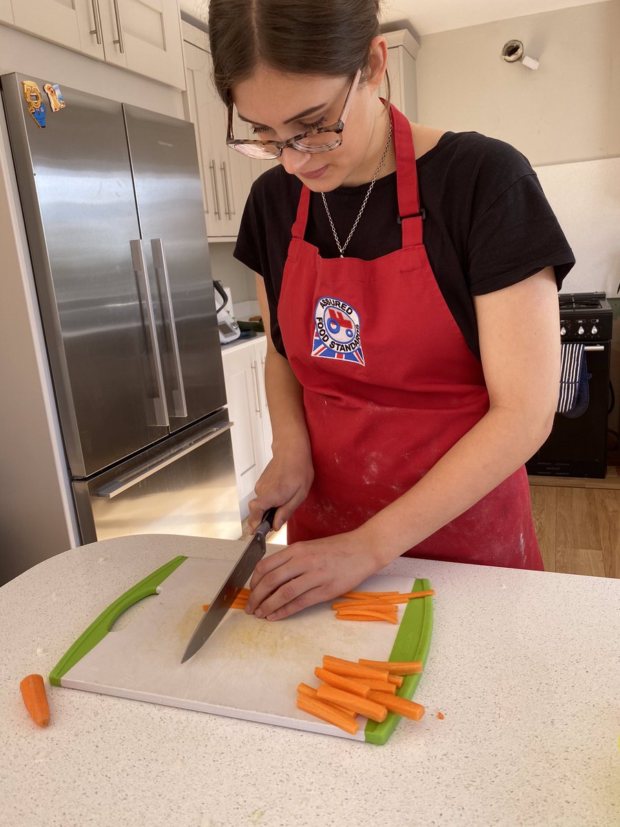 Andreachefdemos's tweet photo. As a future @leithscooking leiths school of food and Wine student Katie Vickers joined me for a day of basic skills, knife work, bread making, pastry,
Mayonnaise . Lots of skills learnt and confidence gained https://t.co/4Q3NosWbT6