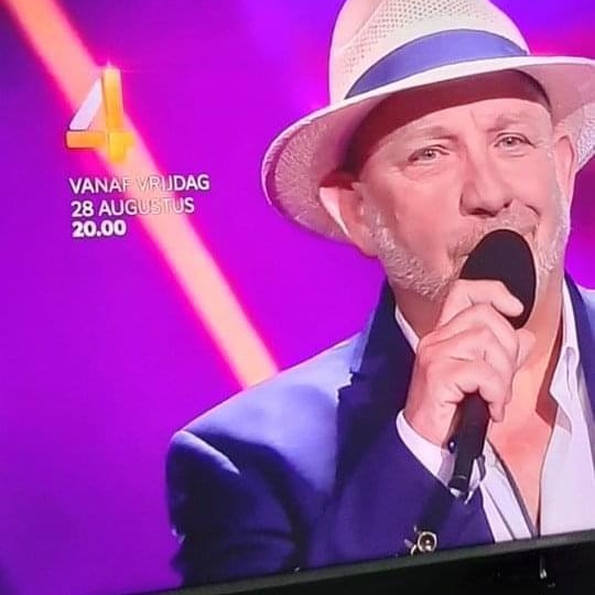 Zoals de meeste al gezien hebben afgelopen week tijdens de reclame op RTL 4 doe ik mee met The Voice Senior!
Aanstaande vrijdag 28 augustus om 20.00 uur  is de eerste uitzending. 
Zojuist te horen gekregen dat ik daar in te zien (en te horen) zal zijn!
Kijken jullie mee??🎤🎶🎼📺