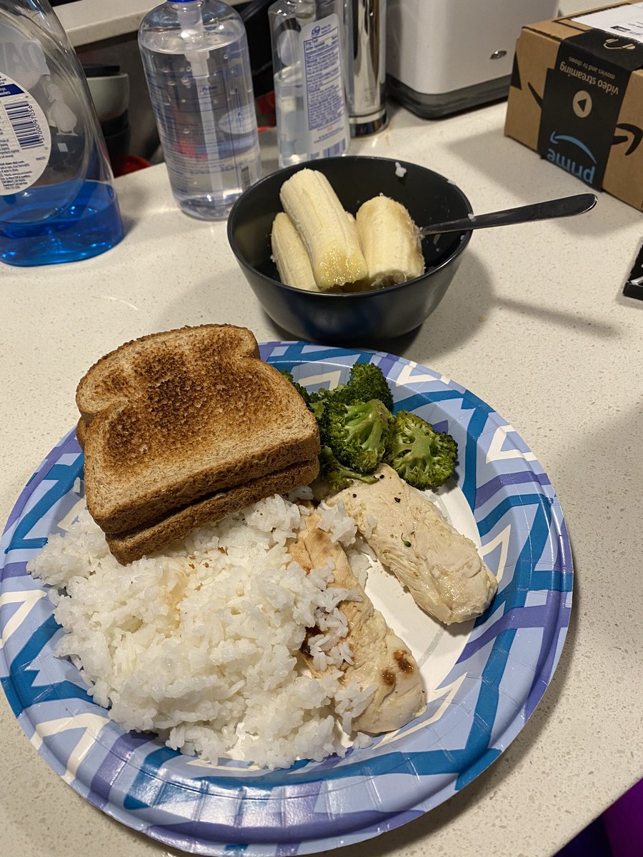 Post workout meal. 2 slices toast, 200g jasmine rice, 2 bananas, handful of broccoli and 4 oz of chicken. Around 700 calories