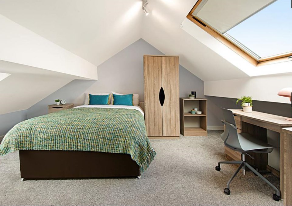 rentinc's tweet photo. Are you a #University #student in Leeds looking for accommodation in Headingley? 

Have you gone through #clearing &amp; now seeking accommodation, or a student returning to the city? 

We've the perfect #houseshare - just £99.99pppw all inc! 

Call 0113 220 0040 &amp; quote 67EST https://t.co/yj9xjWVrtF