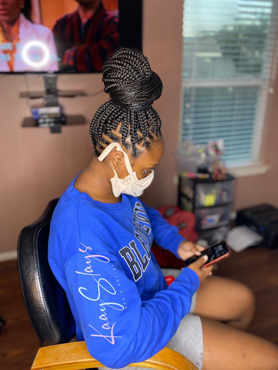 kaayd0ll_'s tweet photo. Love how these came out 😍 Come get #slayedbykaay💕
#houstonbraids #houstonbraiders #houstonlocs #fauxlocshouston #softlocshouston #knotlessbraids #knotlessbraidshouston #butterflylocs #passiontwists #passiontwisthouston #boxbraids #pvamubraids #txsubraids #uofhbraider https://t.co/YXdRn8rNK0