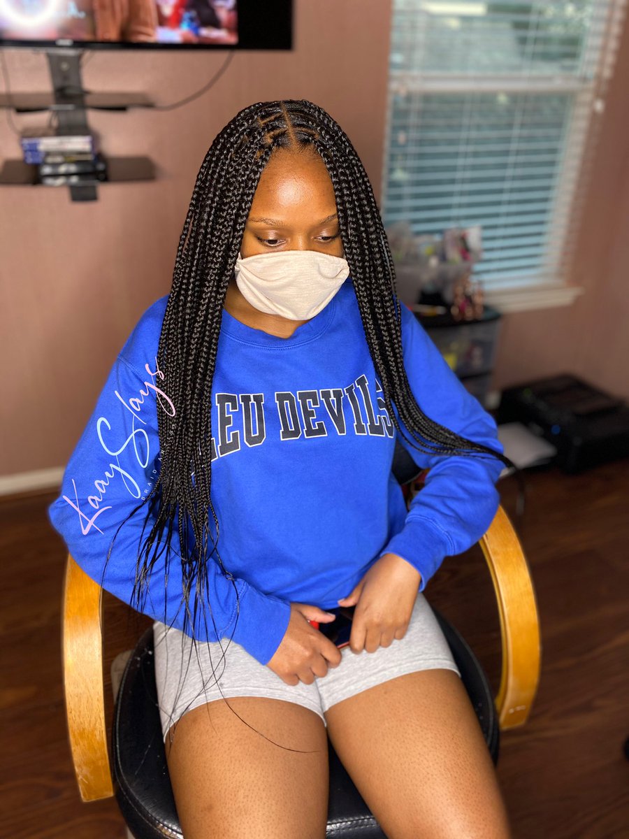kaayd0ll_'s tweet photo. Love how these came out 😍 Come get #slayedbykaay💕
#houstonbraids #houstonbraiders #houstonlocs #fauxlocshouston #softlocshouston #knotlessbraids #knotlessbraidshouston #butterflylocs #passiontwists #passiontwisthouston #boxbraids #pvamubraids #txsubraids #uofhbraider https://t.co/YXdRn8rNK0
