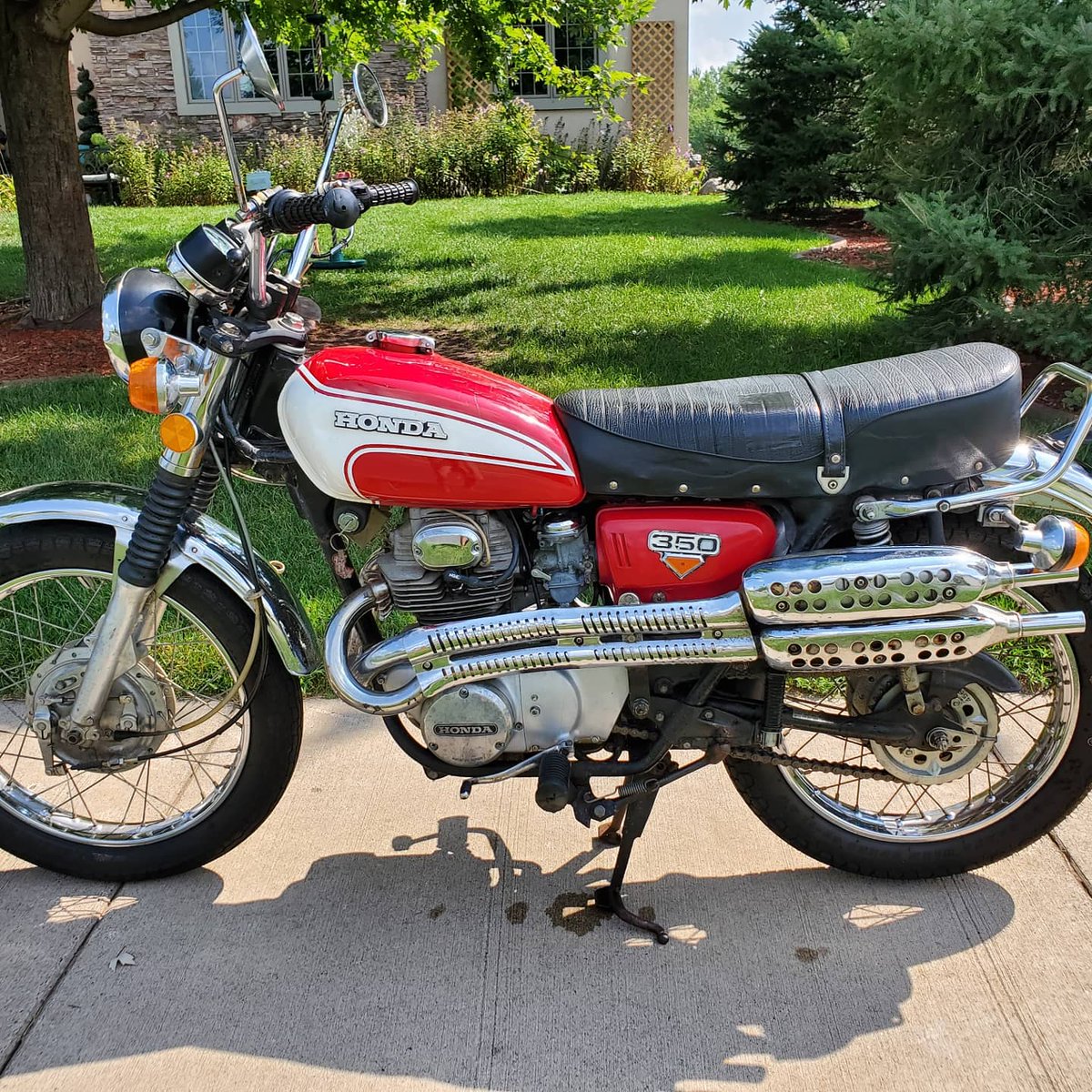 maciejman42's tweet photo. For sale! DM if interested. To my friends- Please retweet and pass it on! 1972 CL350, 7xxx miles- runs perfectly. Needs nothing, new everything including tires. Leaks nothing (just water under it from quick rinse). #vintageisbetter #cl350 #hondacl350 https://t.co/YEenfJcMT5