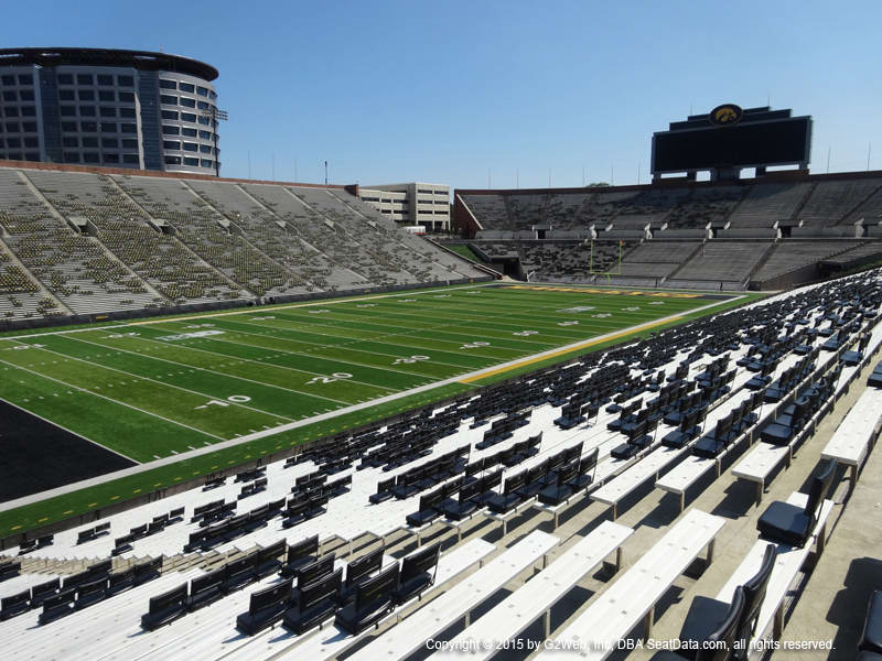 adamstruve's tweet photo. @Murph_Andy @UIchildrens Can they see the video boards from the Children's Hospital? If so, they could play fan-submitted wave videos on loop all day on Saturdays. They could also collect donations during the video submission process if they wanted. #WaveIdeas https://t.co/sLDAHhZqnZ