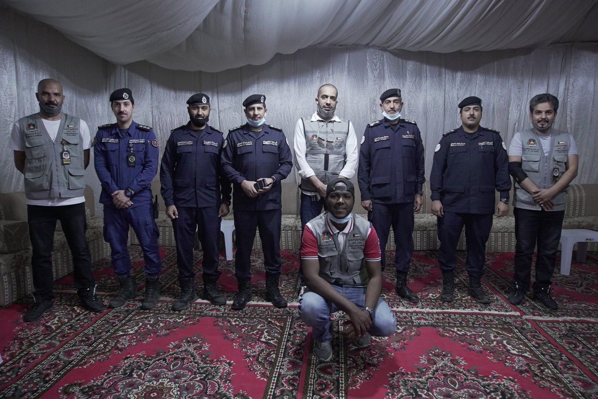 nqdr_t3bkum's tweet photo. 🚔 تعقيم جميع دوريات الأمن العام 🚔
•
فريق #نقدر_تعبكم يواصل جولاته الميدانية لمواجهة فيروس كورونا المستجد ،ويعقم جميع 🚔 دوريات الأمن العام 🚔 بمحافظة العاصمة ، والنقطة الأمنية ⛺️ على شارع الخليج العربي .
•
@nqdr_t3bkum https://t.co/rXv9zObipR