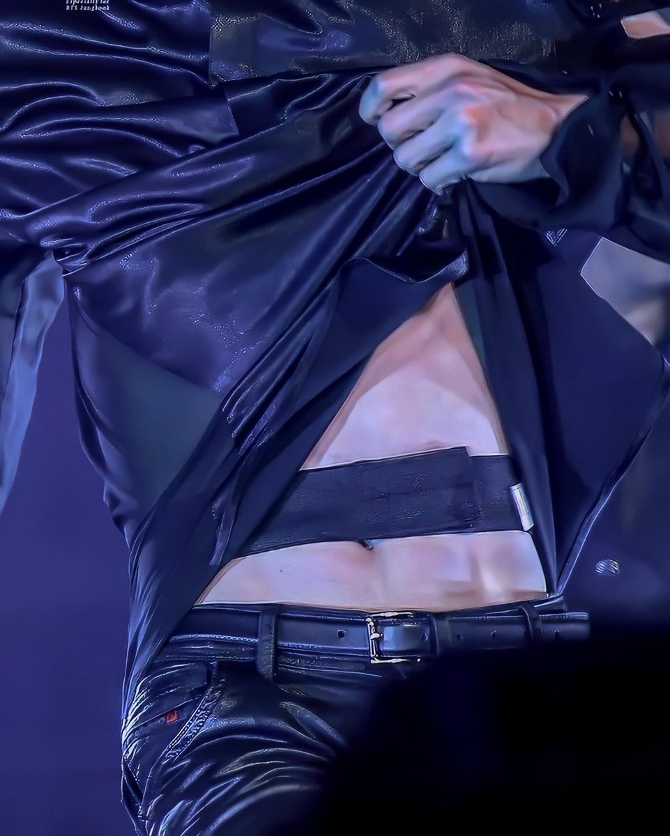 Life as a JK stan is pretty great, if it weren’t for that darn mic strap.  A painful thread. #Jungkook  #BTS    @BTS_twt  #KooktiddieCommittee  #KTCProject  #sisterwives