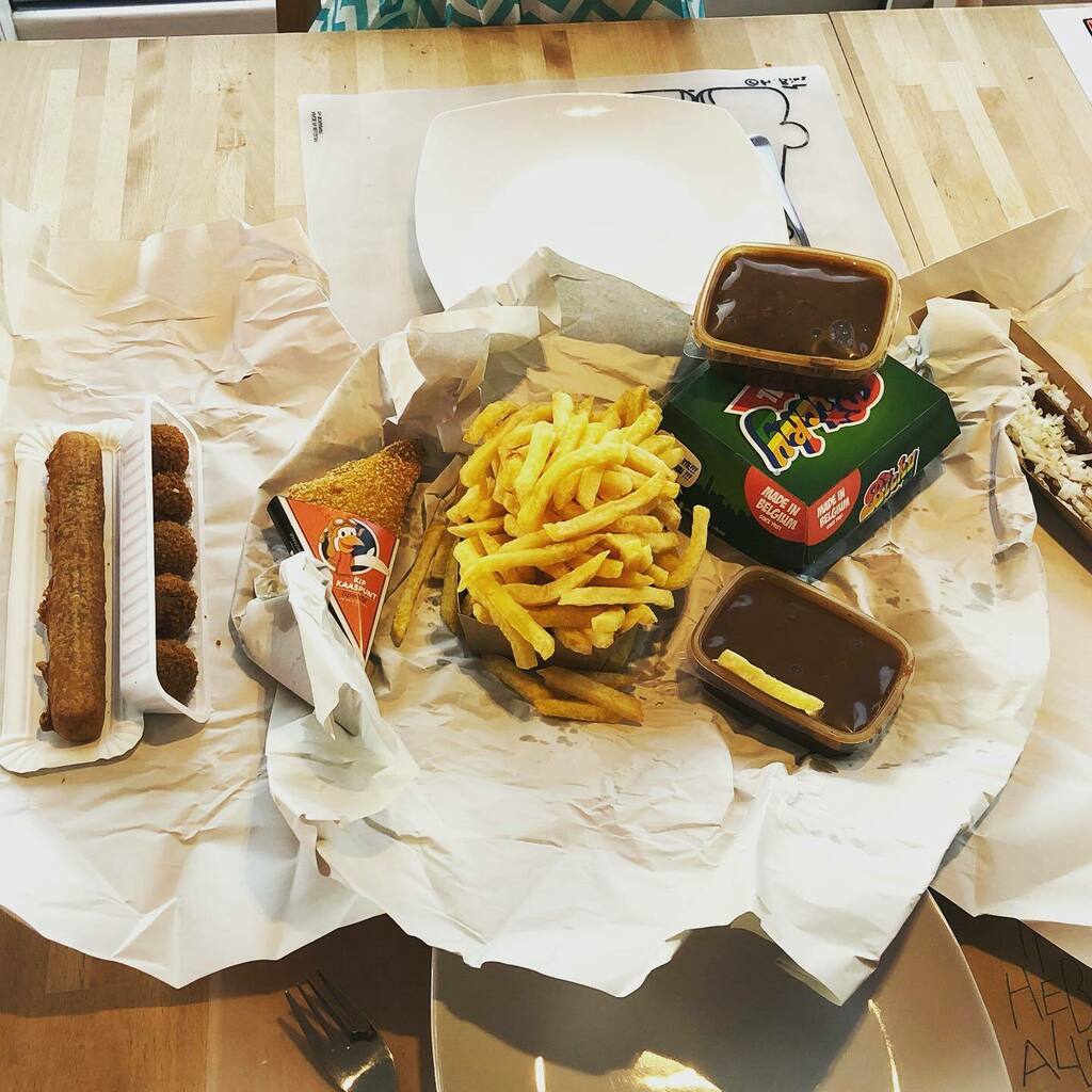 Wannes_B's tweet photo. Hoe een stroompanne, net op het moment dat je aan het eten gaat beginnen, toch voor plezier kan zorgen!
#christoofvlees @christophelambrecht @andaackx @fluviusbe https://t.co/9kbHTUoqEx