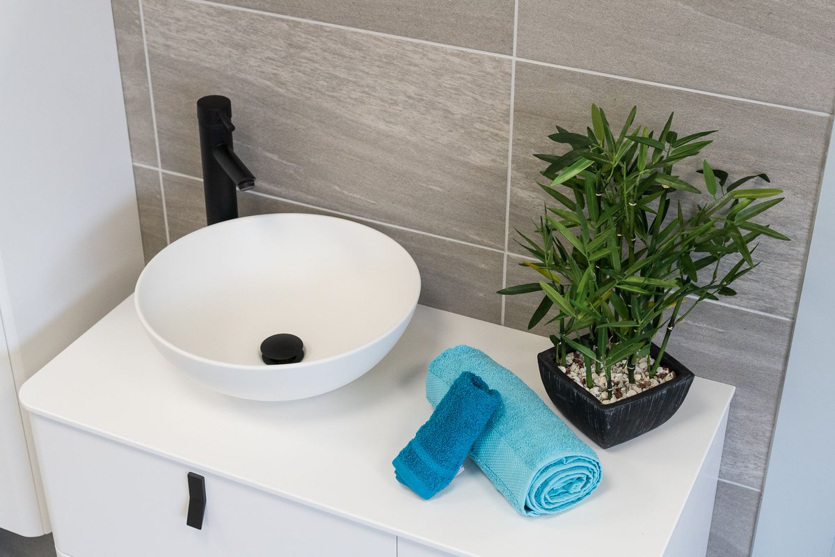 amsplumbers's tweet image. We love this Salgar - Uniiq Wall Hung Cabinet and Vessel Basin which comes with white, black or chrome handle options. This popular range is currently on display at our Southport Showroom.
To view the full range please visit our website or ask a member of staff in branch.