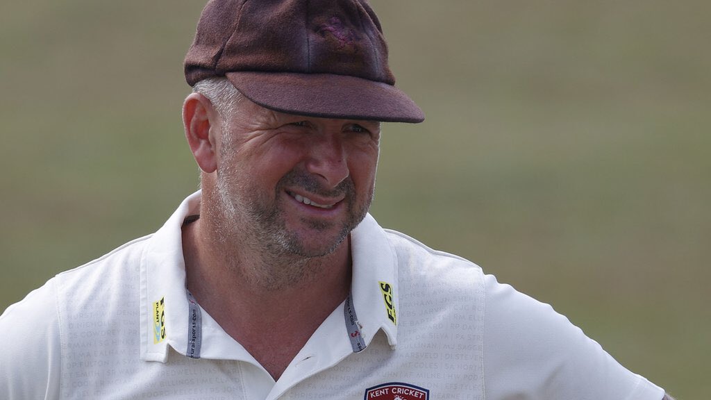 BBC Sport Kent (@bbckentsport) on Twitter photo “I’m all over playing for another year.
“The body’s been great and I’ve got the bit between my teeth.
“There’s a contract there and fingers crossed I can put pen to paper tomorrow.”
🏏 All-rounder Darren Stevens on playing for <a href="/KentCricket/">Kent Spitfires</a> next season.
#bbccricket “I’m all over playing for another year.
“The body’s been great and I’ve got the bit between my teeth.
“There’s a contract there and fingers crossed I can put pen to paper tomorrow.”
🏏 All-rounder Darren Stevens on playing for <a href="/KentCricket/">Kent Spitfires</a> next season.
#bbccricket