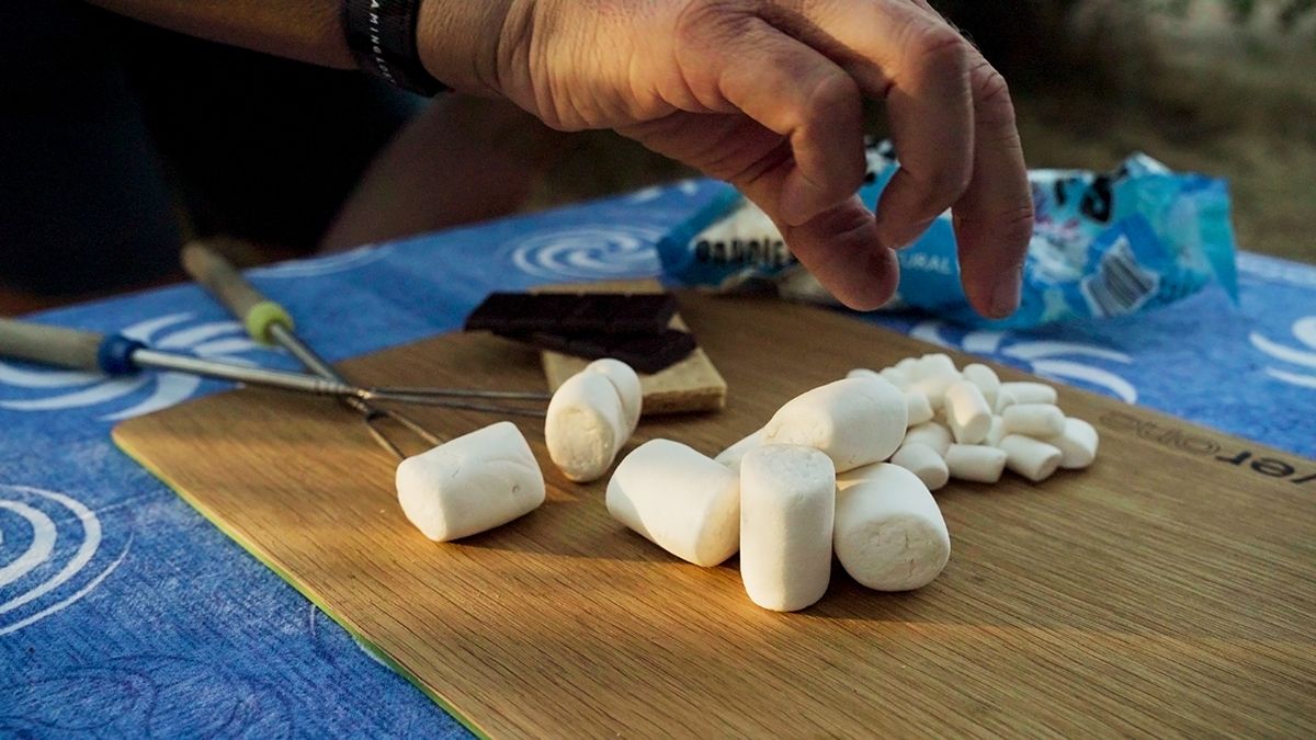 AltPantry's tweet image. Do Vegan Marshmallows Pass the S'mores Test? @adventurevida buff.ly/32sh0Ft