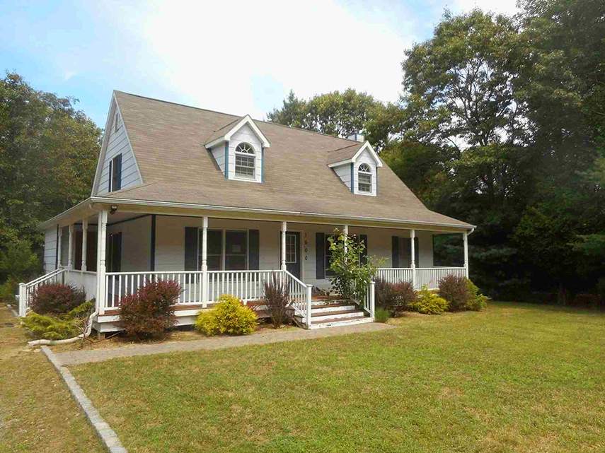 CWSAuctions's tweet image. ONLINE AUCTION September 3rd
1,773 ± sq. ft. home with 4 bedrooms, 2 baths
1600 Osborne Avenue, Riverhead NY
Additional Information:  cwsmarketing.com

#auction 
#realestateauction
#Riverhead
#nyrealestate
