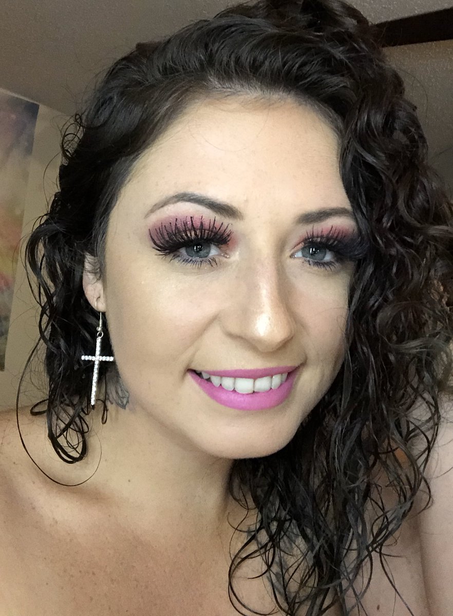 SomerNichole's tweet photo. Make up looks 💫 https://t.co/WkwstXvp4R