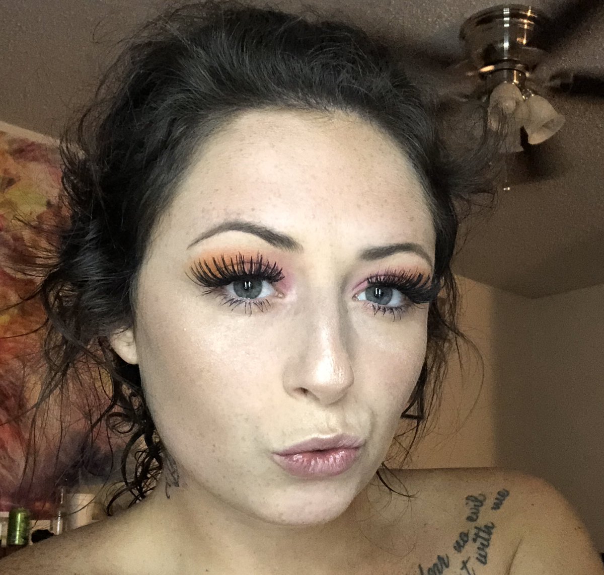 SomerNichole's tweet photo. Make up looks 💫 https://t.co/WkwstXvp4R