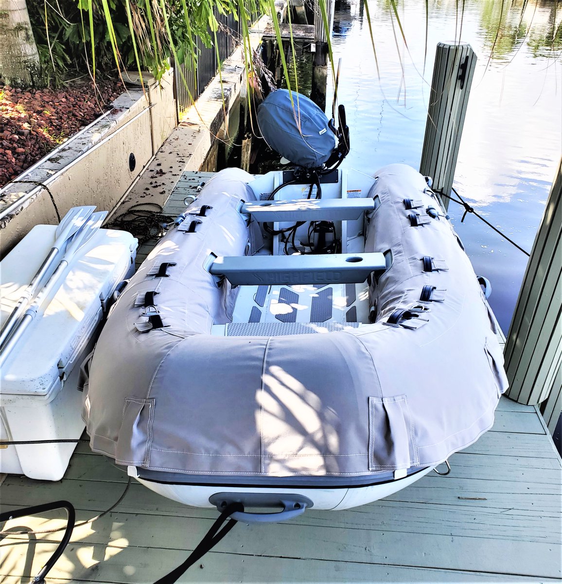 👌 This Dinghy Cover in Cadet Grey Sunbrella has so many details. It was a very crafty project but after today's install we can say it fits PERFECT! Super happy with the results and the new look of the Dinghy 🤩