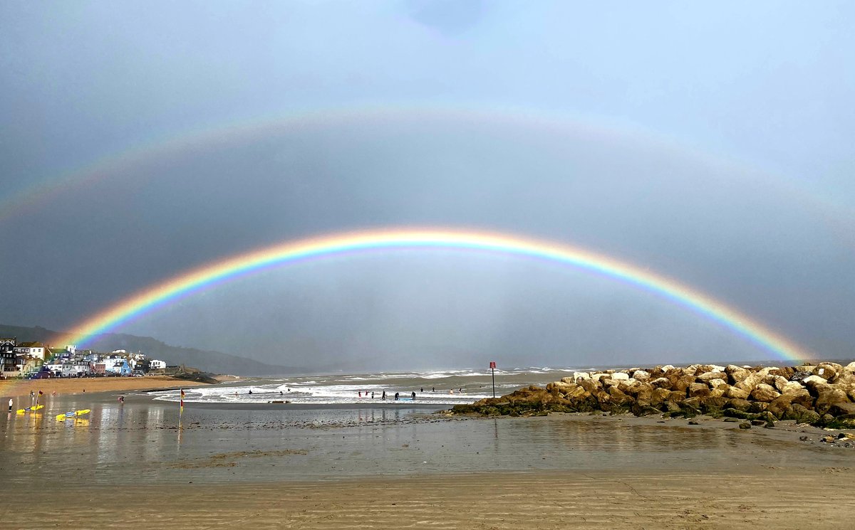 Spectacular double rainbow viewed from the sandy beach this afternoonRainbow Thanks to Ashley Caswell for capturing this great photo. #lymeregis #rainbow #dorset #beautiful https://t.co/PU03SZBXJ0