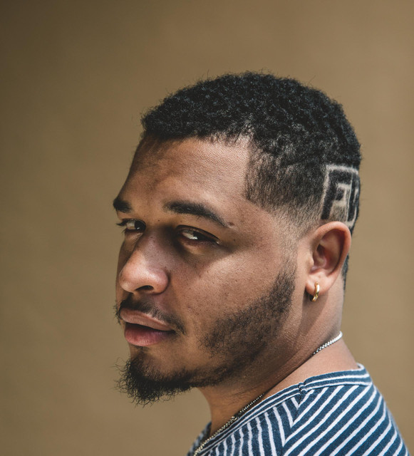 Chicago native Sterling Hayes has returned with a new EP titled "Eye Of The Beholder"

lyricallemonade.com/p/eye-of-the-b…

[<a href="/SterlingHayes00/">FWD</a>]