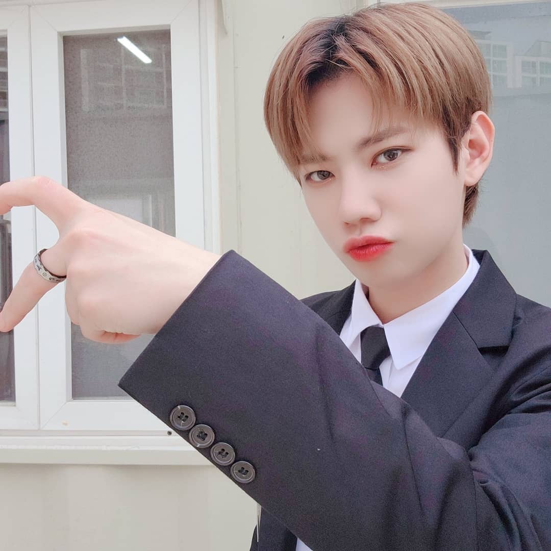 D1CEMexico's tweet photo. Actualización de Yonggeon en el Weibo de D1CE
"Feliz Tanabata 🐉❤️Don1y"
(Tanabata es el día de San Valentín Chino)
#D1CE #디원스
#조용근🐉
#디원스 #D1CE #DRAW_YOU #DRAW_YOU_디원스를_그린다원스를_그린다 #ONE_SUMMER https://t.co/2VgAoNFmT7
