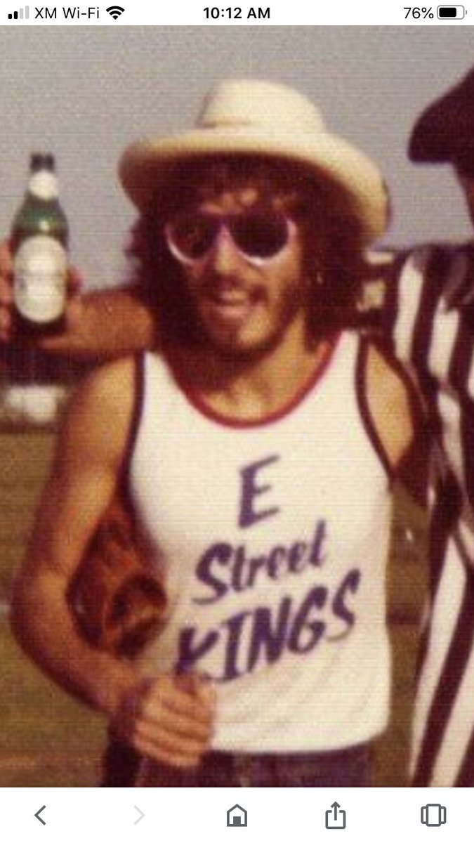 daveyboy604's tweet photo. @arkellsmusic #BossRules , if Bruce pops his collar & rocks his own merch, than all musicians should https://t.co/PXZOD3SL8U