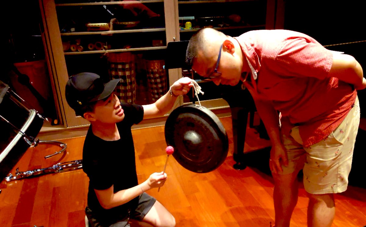 ruohuang's tweet photo. The unbeatable joy of searching for the most prefect gong for #ParadiseInterrupted🤣! 
*Sending warm greetings to my friends at the @hknme 香港創樂團 https://t.co/Fim91lfWrI