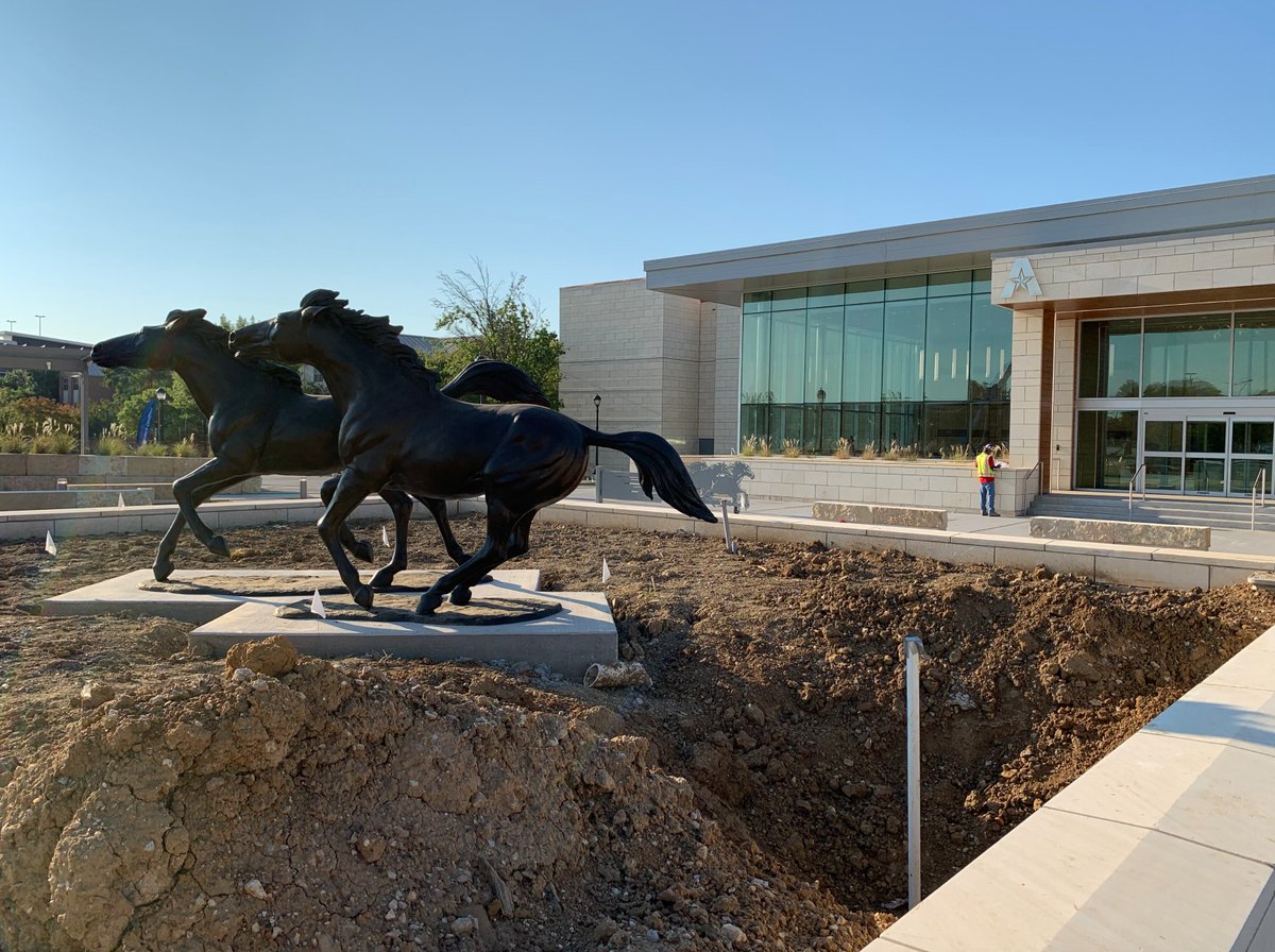 UTArlington's tweet photo. Check the progress on the new E.H. Hereford University Center! 🐎 https://t.co/Pm7FALo6V1