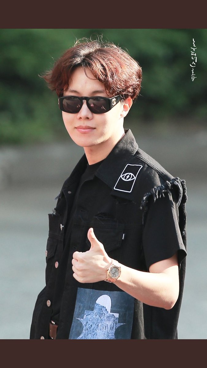 CocoVahe's tweet image. Guys please go to billboard album of the year and vote for BTS we are losing thanxx