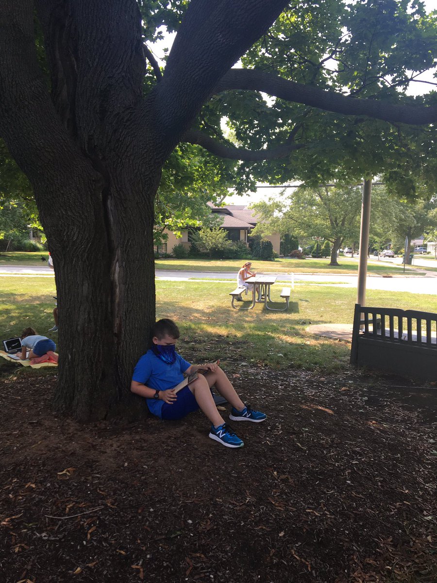 ShiplesStars's tweet photo. Enjoying the beautiful weather and reading outside. https://t.co/Qy56ukxQHP