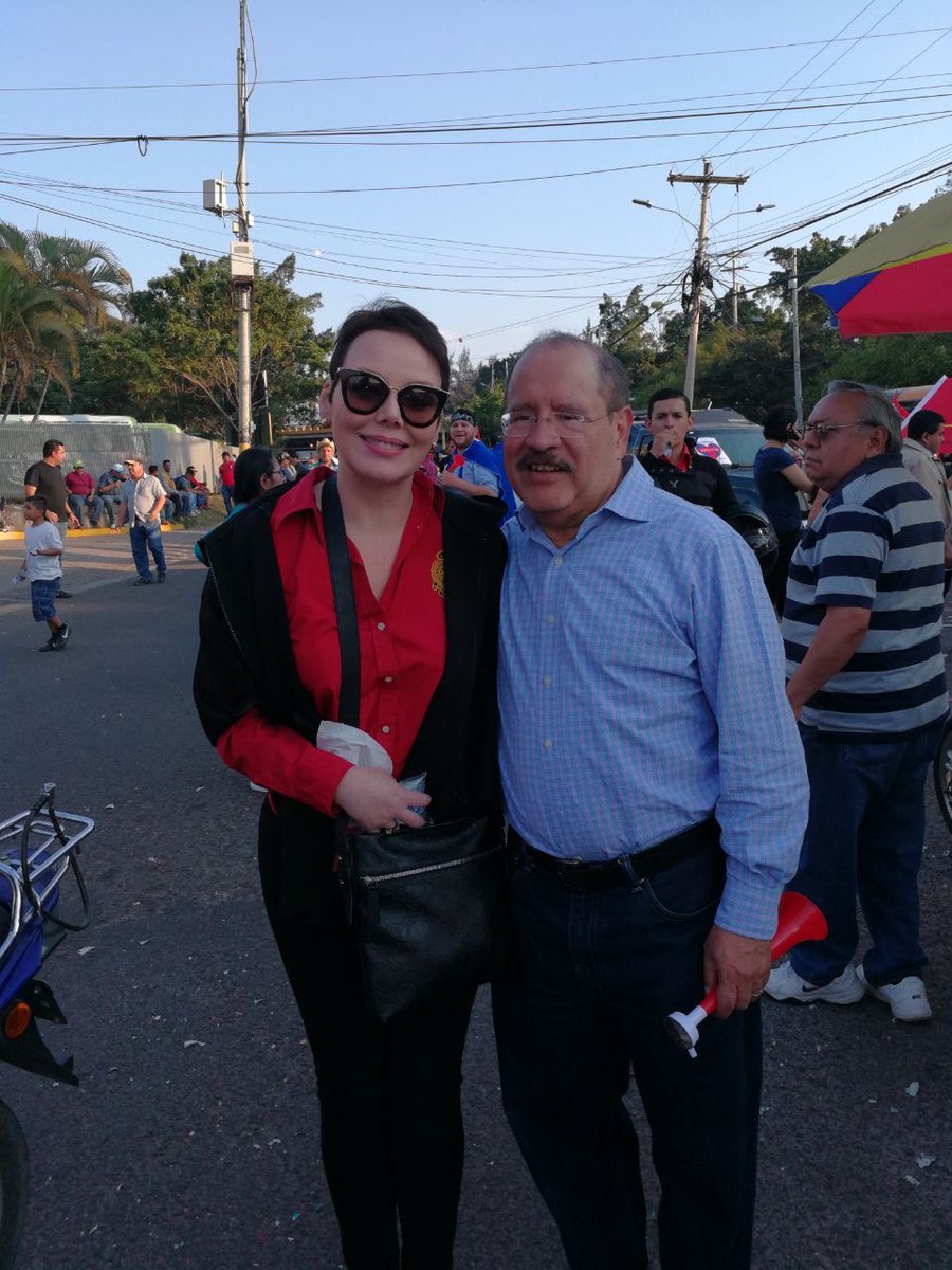 Con el honorabilísimo ⁦<a href="/hnoepino/">Hugo Noe Pino</a>⁩ defendiendo el triunfo de la Alianza...realmente que detesto la mentira