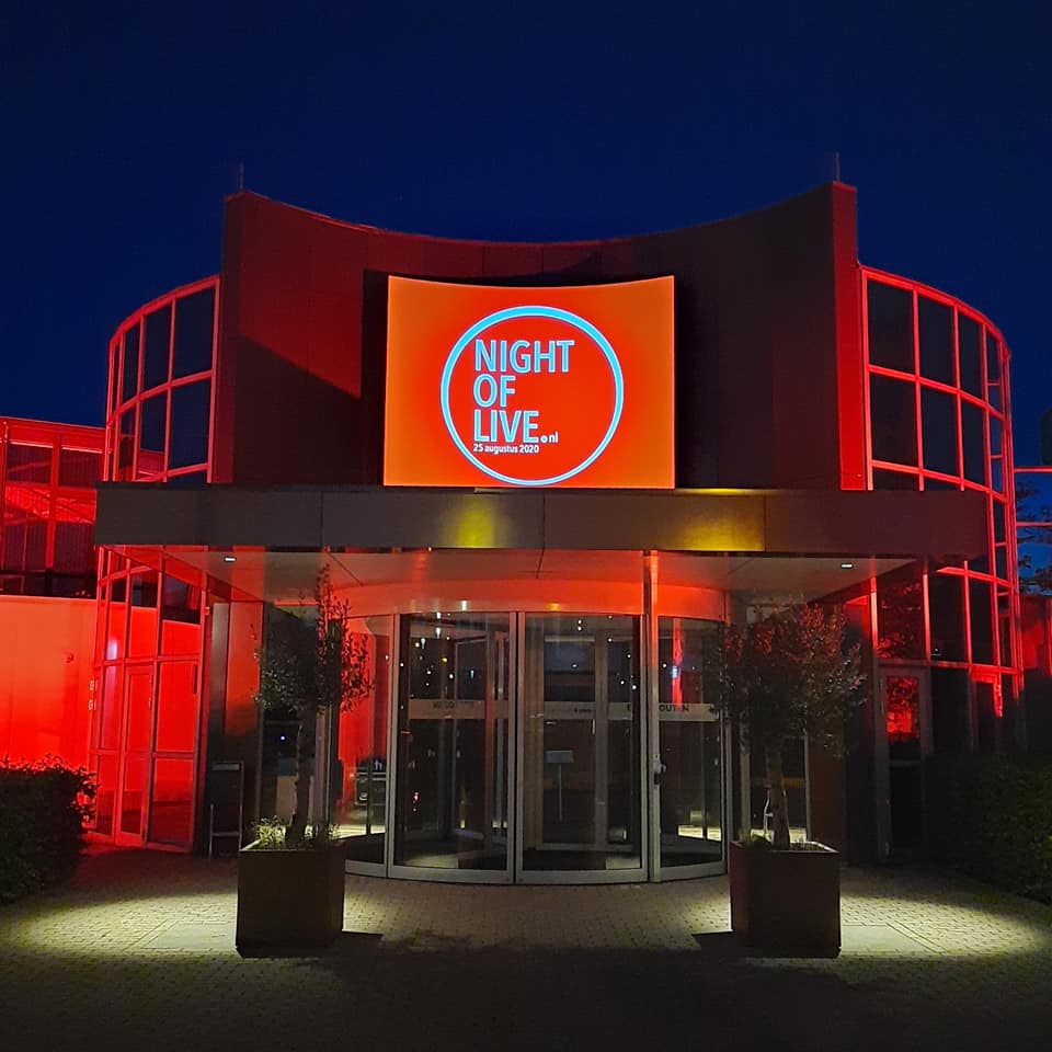 Night of Live! De klok tikt door en de tijd dringt voor de evenementenindustrie! Expo Houten kleurt rood in samenwerking met @GoRentalBV #nightoflive #coderood #utrechtregion <a href="/rtvutrecht/">RTV Utrecht</a> @nos <a href="/HoutensNieuws/">HoutensNieuws</a>