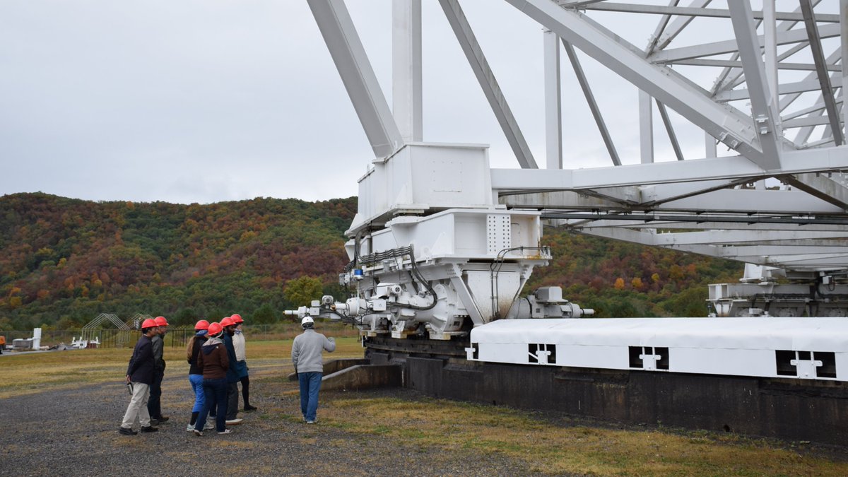 All 16 million pounds of the GBT’s weight rests on four “azimuth trucks,” on each of the four corners of the telescope.3/