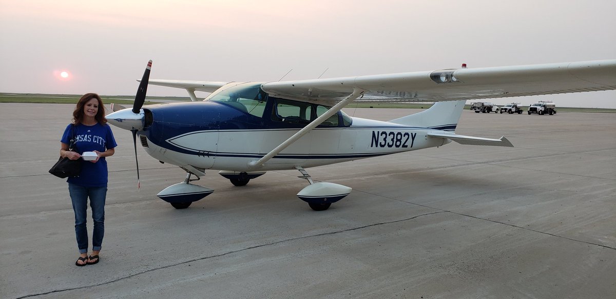 Really smokey in western Kansas over the weekend.   Visibility wasn't very good,  but we chased an amazing sunset with the Skylane.