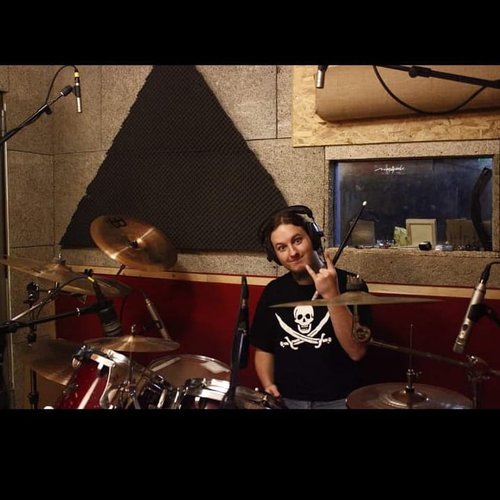 ¡Exessus tiene el placer de presentaros a Victor, el nuevo batería de la banda!

¡Dadle una calurosa bienvenida! 

Exessus has the pleasure of introducing Victor, the new drummer of the band!

Give him a warm welcome!