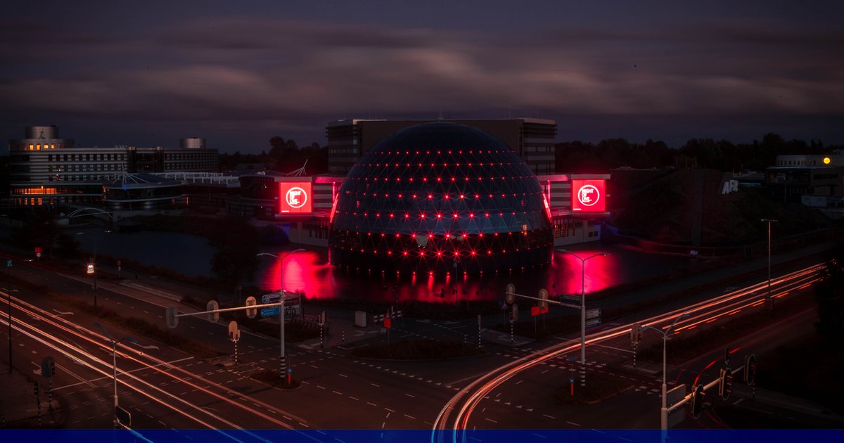 Vanavond is Night of Live! Alle gebouwen die een rol spelen in de evenementenbranche zijn vanavond rood verlicht, waaronder het AFAS Theater. Om zo elkaar te steunen en aandacht te vragen voor deze branche onder de huidige omstandigheden. 🙏 #NightOfLive https://t.co/cclDXnxktW