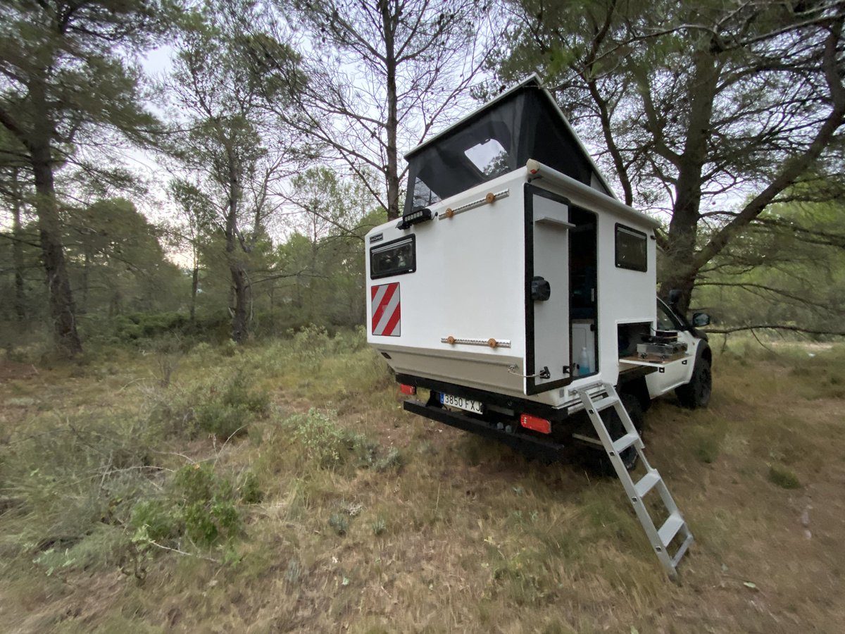 CAMPERCAT4X4's tweet photo. Passar la nit en família enmig del no res en ple mes d’agost i tapar-se amb el sac de dormir... no té preu... https://t.co/M5qojd81oT