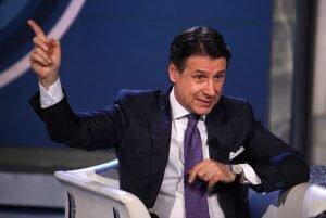 puntualeh's tweet photo. Mani. #lacontezzadigiuseppeconte #presidentecifaisospirare #cotantabellezza https://t.co/iVy3VMgxNL