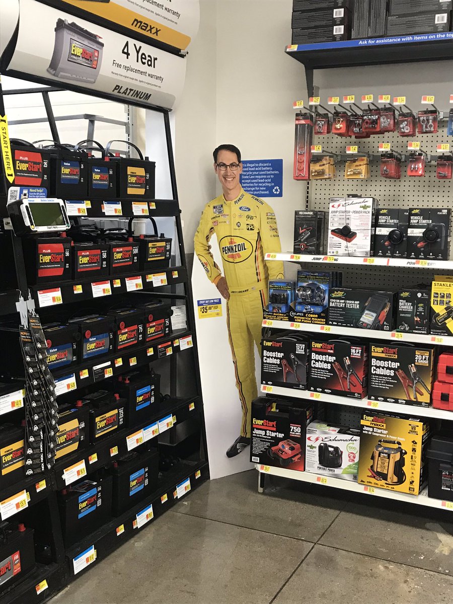 AmandaColie's tweet photo. No one puts @joeylogano in the corner!!!! 🙋🏻‍♀️ Excuse me, can I speak to your manager please? 😡😂 https://t.co/sP7DxXnCG0