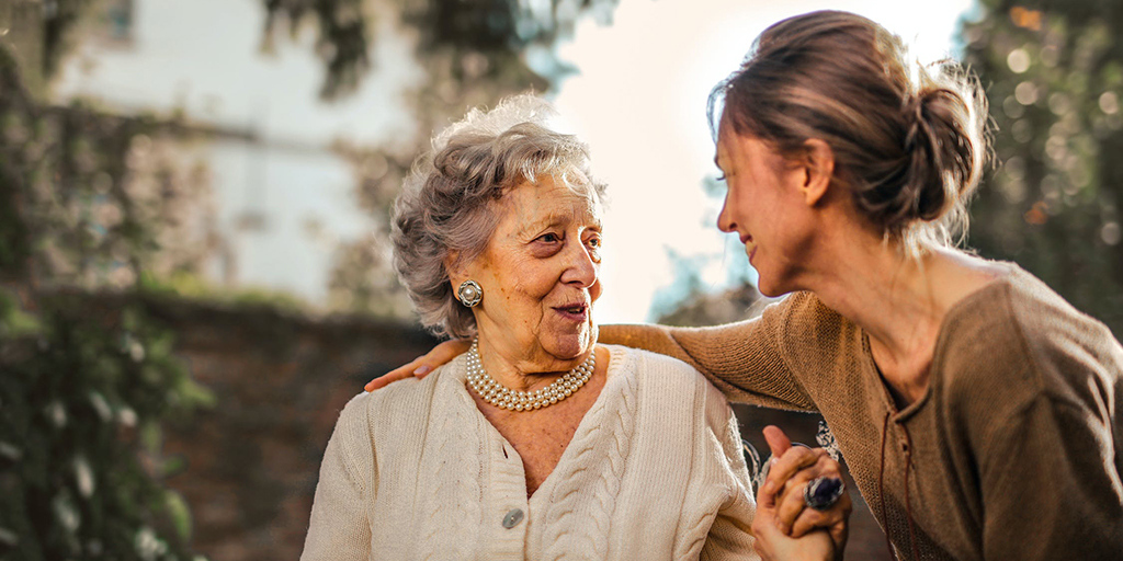 When a visit with a loved one in skilled nursing or senior living can't look like this, it is important to provide other ways to connect!  Great article from @ASHA_wylm on the importance of tech in healthcare facilities.  

whereyoulivematters.org/staying-connec…