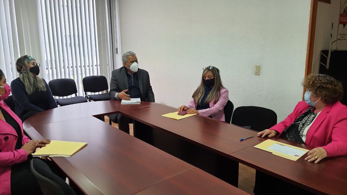 Reunión de trabajo #LeydeArchivos con integrantes de @SFedessp 🌱 Presentes Mtro. José M. González Rentería, Presidente Colegiado @FEDESSP Mtra. <a href="/palomitarelowde/">María</a> Teresa E. Roque, Titular de transparencia y Sonia Menesses, Sría. de Organización, <a href="/PaulinaValver17/">Ingrid Paulina</a> y <a href="/Maggye24/">Magali García</a> *AJ 🇲🇽