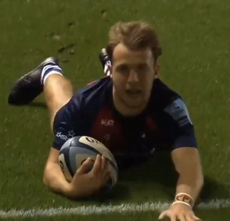 Unreal try and a fitting tribute to an unreal person. Da iawn <a href="/ioanlloyd10/">Ioan Lloyd</a> <a href="/RygbiGlantaf/">Rygbi Glantaf</a> #kpe  💙
