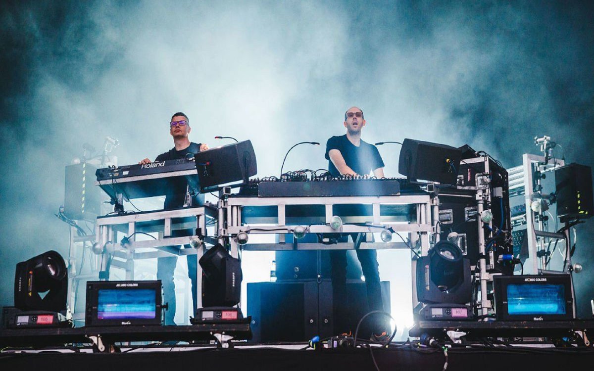 rtfc_liam's tweet photo. Metropolis on the edge of control
They take our money but they won't take our soul
Forget, ain't gon' do it no mo'
Won't do what we're told and we ain't gonna fold
WE GOOOOOOO

🎶🎶🎶

#ChemicalBrothers #Go #ChemBros #EdandTom https://t.co/kTsOTCCzKg
