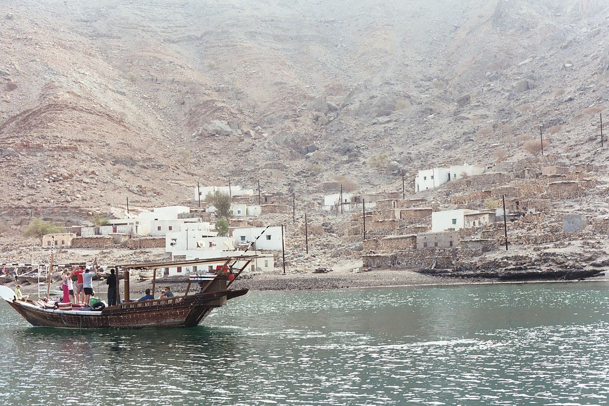 I1ISSA's tweet photo. #مسندم_شموخ_عُمان
تقع في #محافظة_مسندم مجموعة من الجزر الصغيرة المطلة على #مضيق_هرمز والتي اكتسبت أهمية استراتيجية من خلال موقعها، إذ إنها تتحكم في الطرق الملاحية للخليج العربي، وهي (جزيرة أم الغنم، وجزيرة مُسَنْدَم، وجزيرة سلامة، وجزيرة الاتصالات،وجزيرة الخيل)
#مغردون_لعمان https://t.co/Sp5dKhxlWs