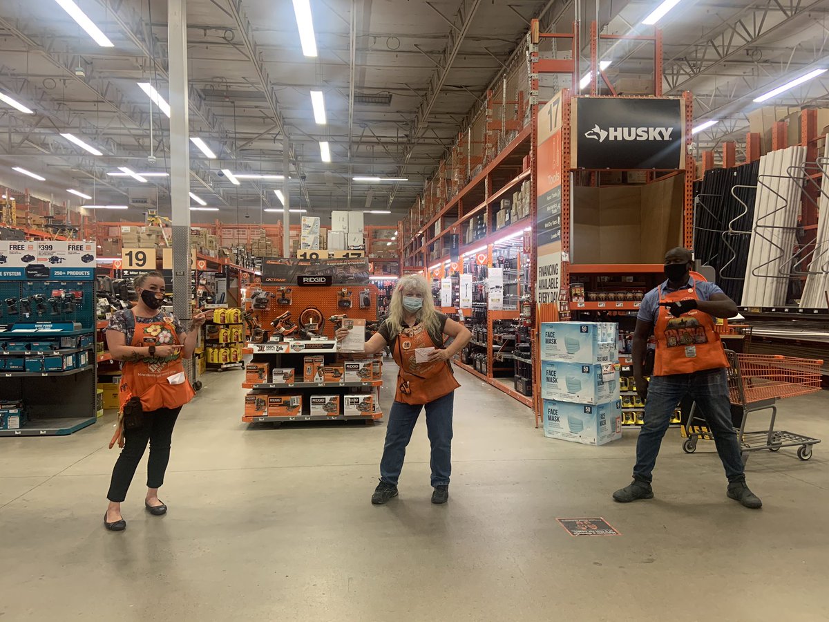 Recognizing D26 associate Carolee for excellent customer service!! A customer mailed in a letter telling us what an amazing experience she provided! Great job!! #D172 #TheRanch #PacNorthProud
