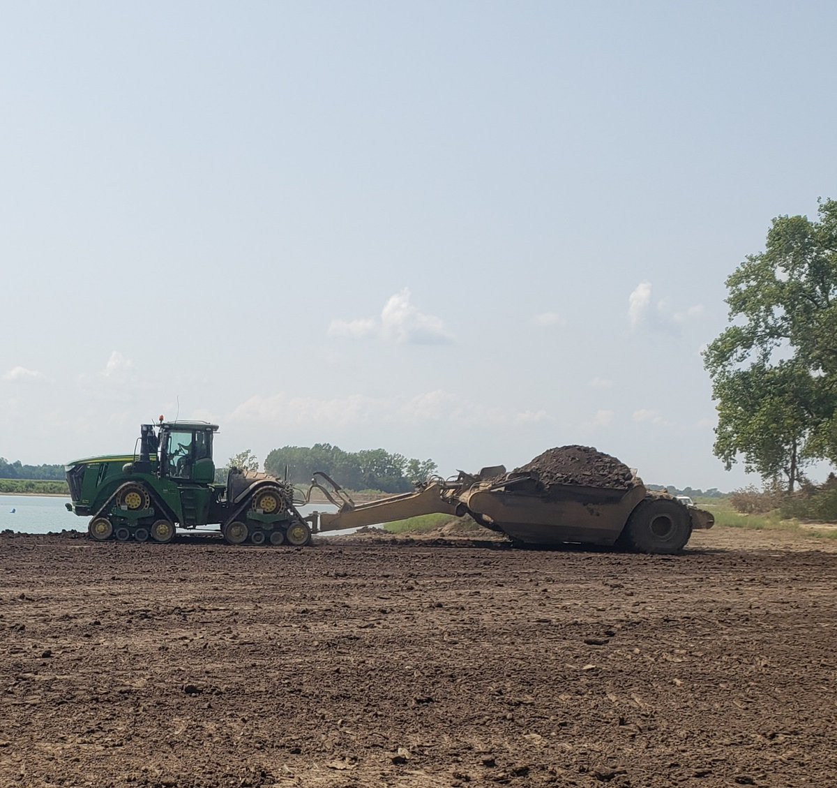 billsallenger's tweet photo. Performing Overburden Removal at Sand & Gravel Pit @Go__USA #Caterpillar #JD9570RX #MTSScrapers https://t.co/Pm9Cg690Cw