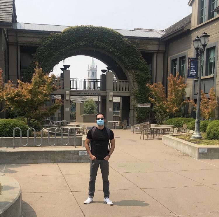 LuisLiang1's tweet photo. Nerd Alert! π€π¨π Go Bears ππ»π #berkeleyhaas #latinxmba #cal #bschool #undocugrad #doublebear https://t.co/o0BTHfuKfc