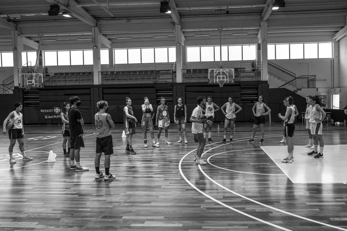 El nostres sèniors segueixen treballant amb els Tècnics i <a href="/ASRBasketAlmeda/">Salut i Rendiment Basket Almeda</a> per afrontar amb garanties la competició LF2 i Copa Catalunya adaptant-nos a la situació que ha provocat la COVID-19. Esperem tenir ben aviat tots els equips a les pistes d'entrenament Fotos @bertral