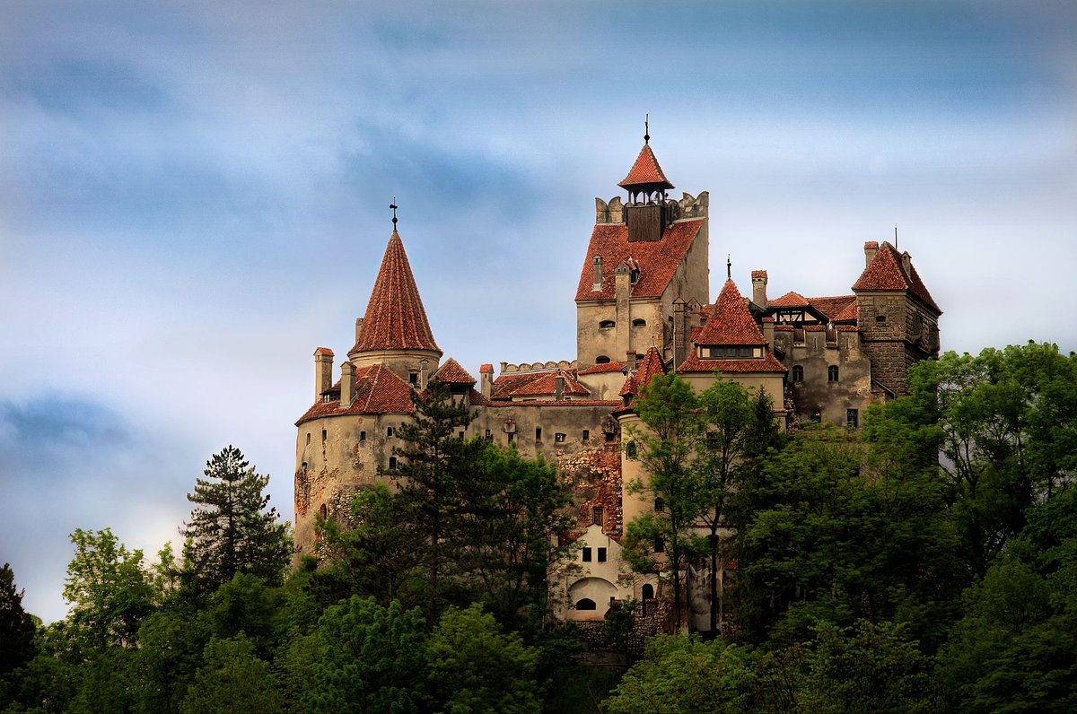 The main pass through the Bucegi mountain range Bran pass, once marked by border crossings between Wallachia and Transylvania, and was defended by the Bran Castle. Bran is a Slavic (Serbian) word means "to defend"...  https://en.wikipedia.org/wiki/Bran_Castle