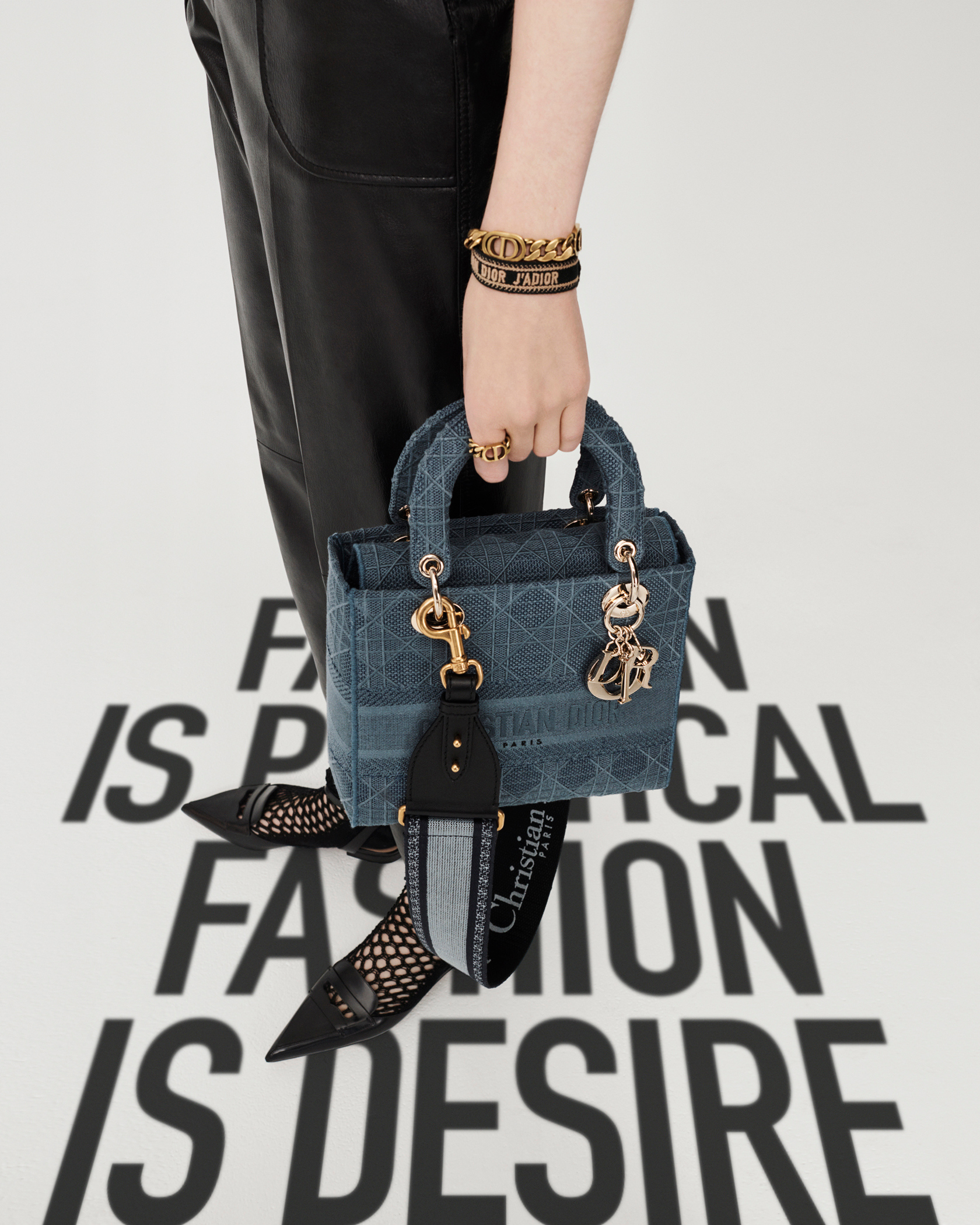 Dior on X The DiorFall20 collection includes fresh updates on the classic LadyDior and DiorBookTote. Featuring the iconic Cannage motif and Christian Dior signature on the front the handbags discovera...