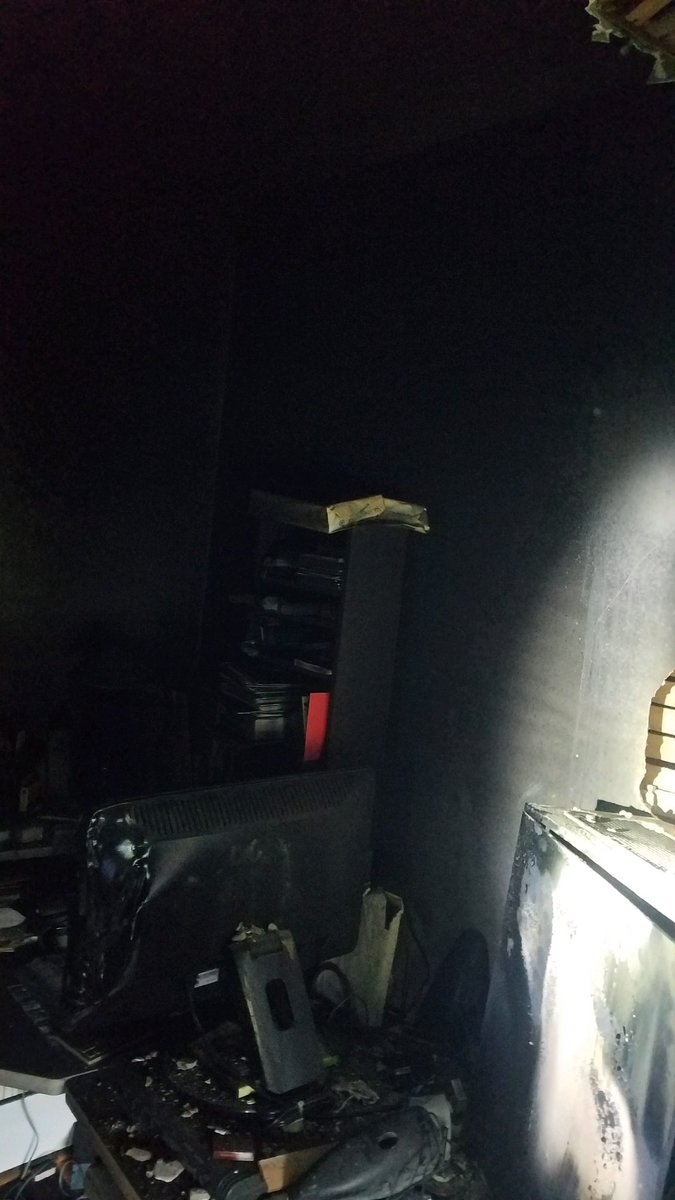 StPaulBlvdFD's tweet photo. Today SPFD responded to a report of a fire on Suburba Ave. crews entered the house w/smoke coming from a 2nd story den. With a computer on fire. damaged was kept to the one room. This was a classic case of why closing your doors at night is so important. Tks to our mutual aid. https://t.co/f1NOq1pX2x