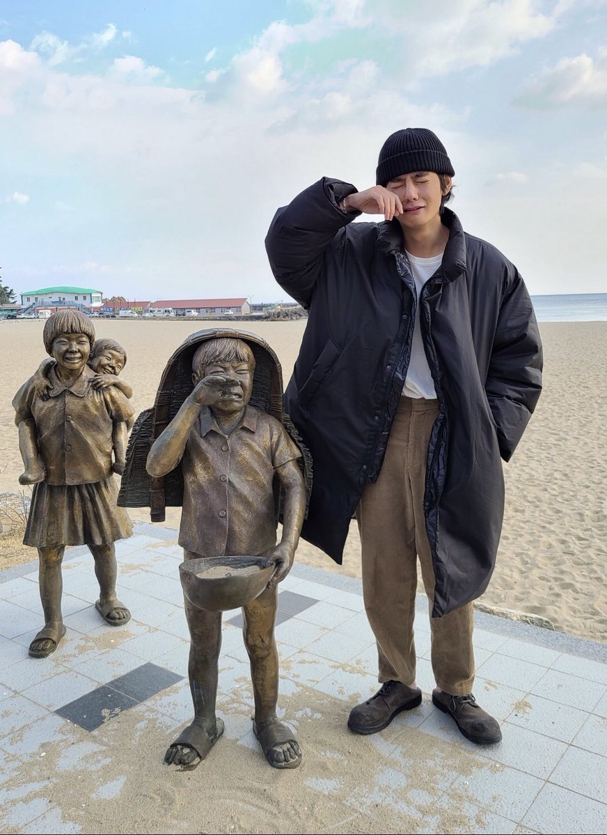 Travelling with Taehyung ~ a thread