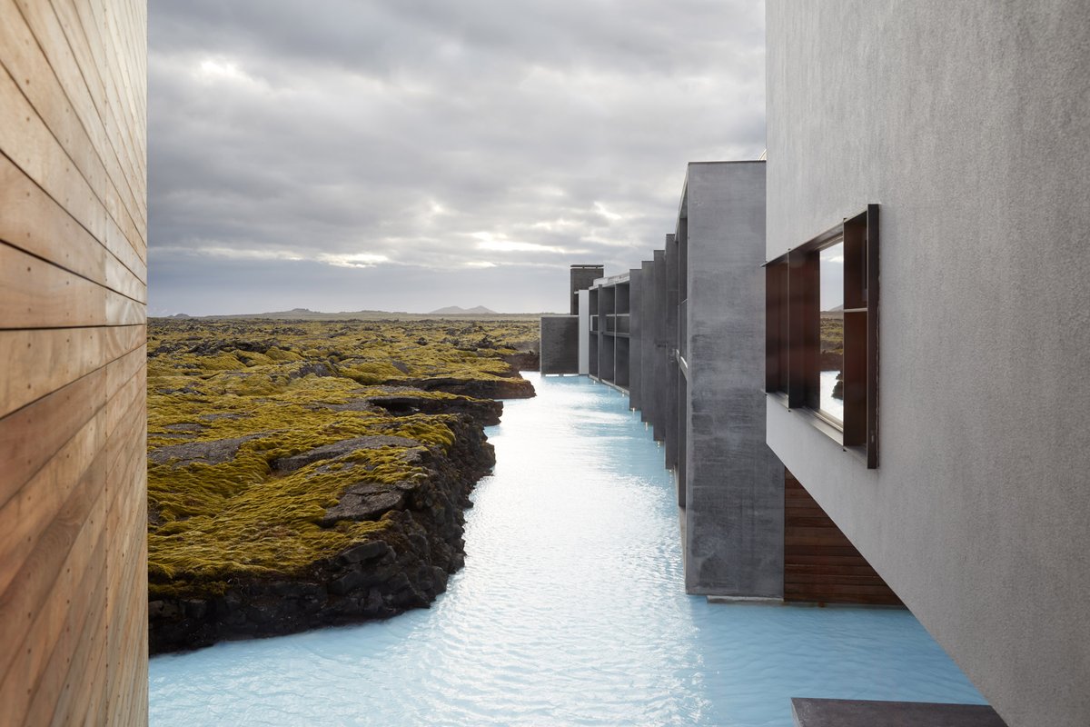 hdesignfair's tweet image. #internationalinspo Emphasizing the natural beauty of the surrounding lagoon and lava flow, Basalt Architects and @DesignGroupIt collaborated for a truly striking experience at the Retreat at Blue Lagoon in Iceland. #hospitalitydesign #resortdesign #hoteldesign